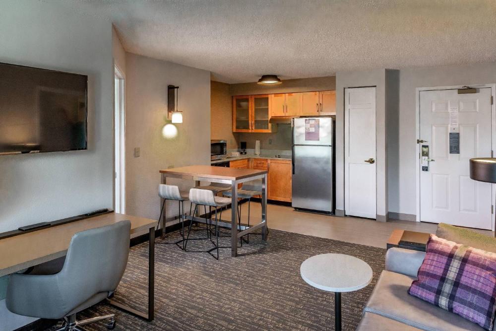 Two-Bedroom Queen Suite interior
